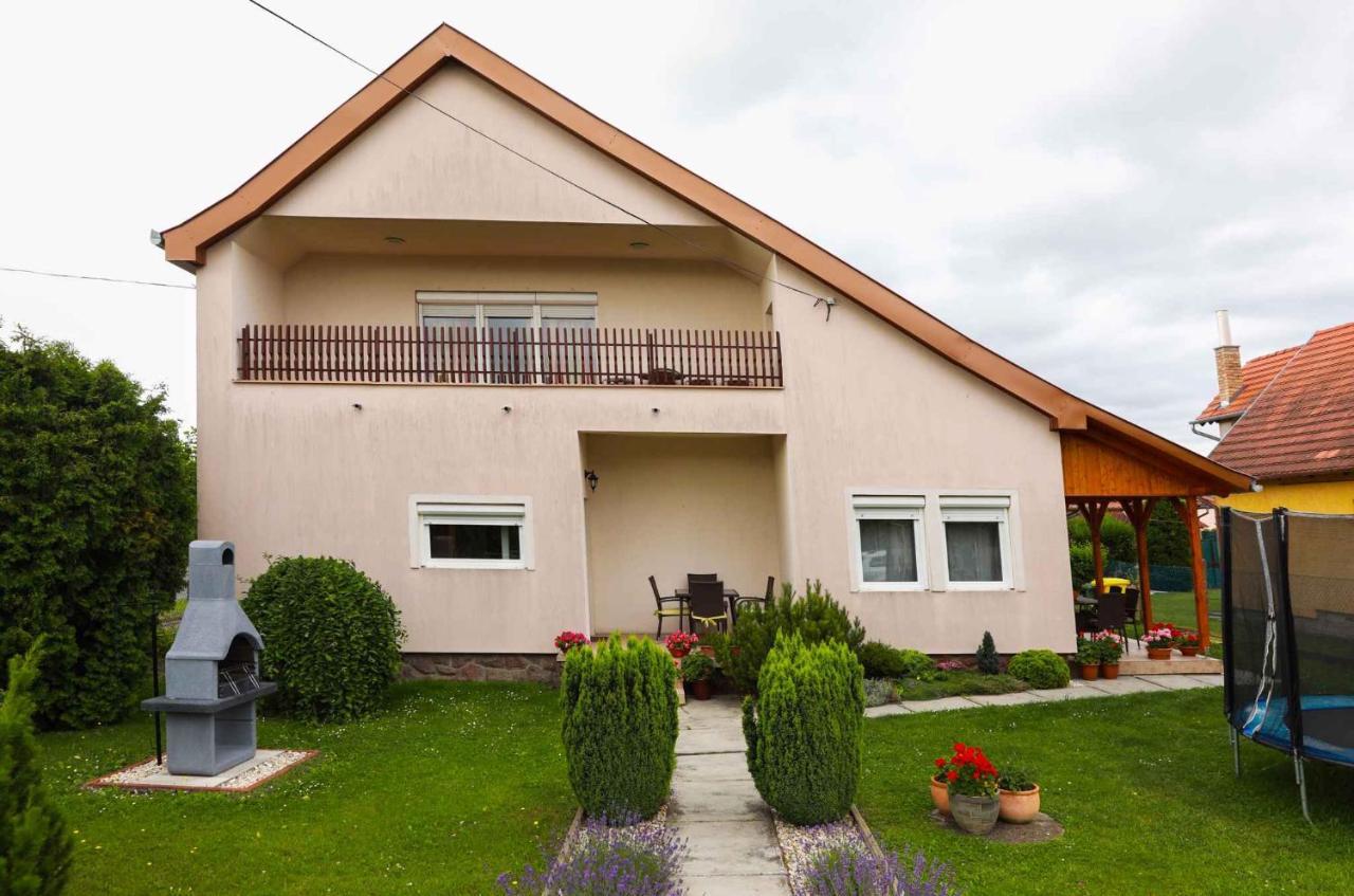 Holiday Home In Balatonkeresztur 19455 外观 照片